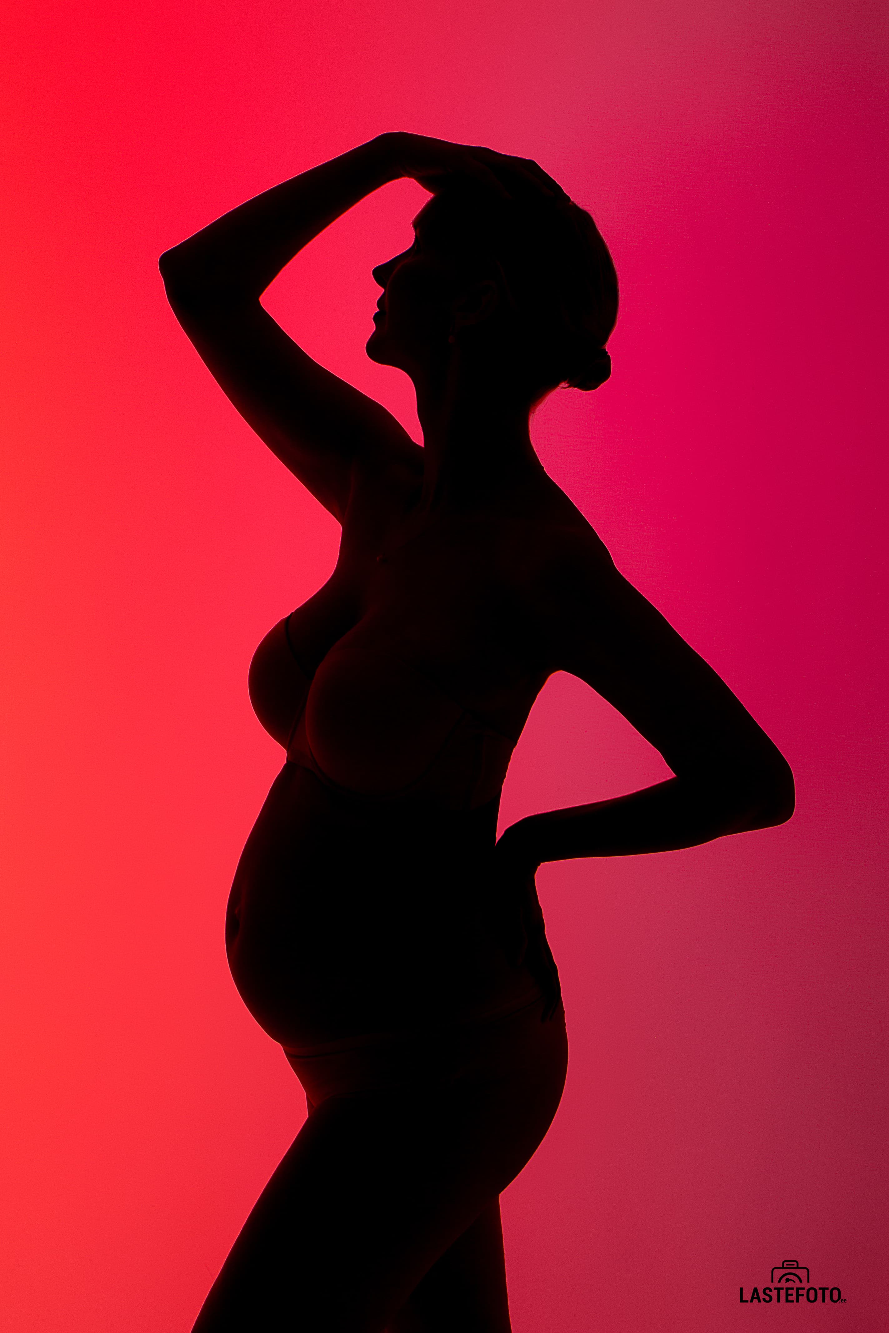 Stylish pregnancy photo shoot in Tallinn