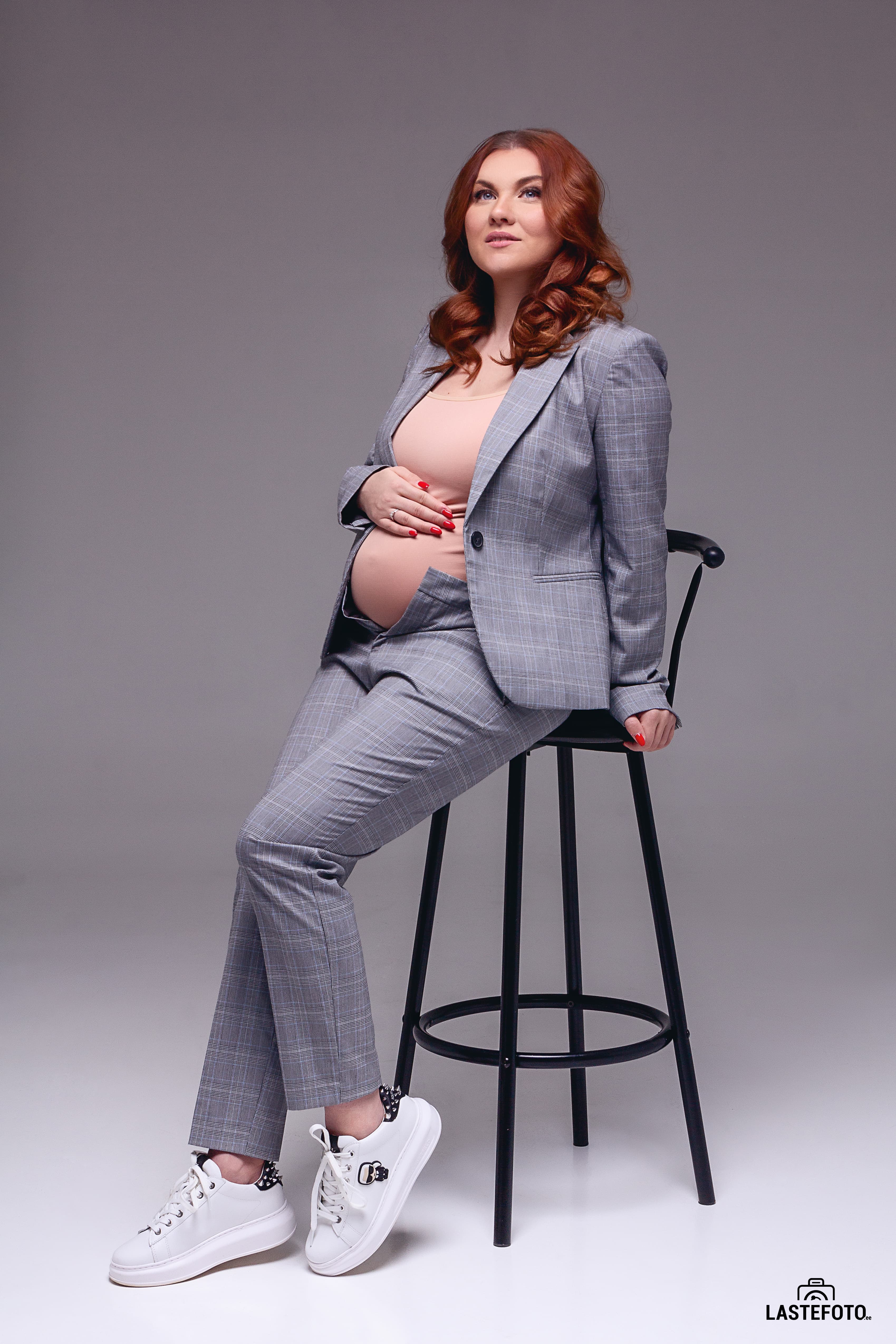 Maternity photoshoot in the style of Vogue in Tallinn
